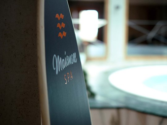 Hotel Maiensee: wellness near St. Anton am Arlberg Sign for Malinesse Spa in front of a jacuzzi tub